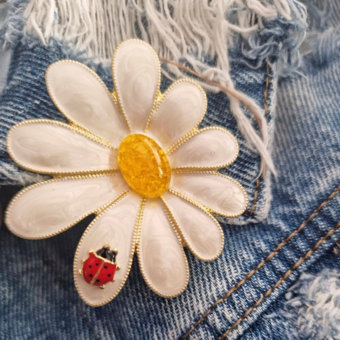 Broche marguerite coccinelle